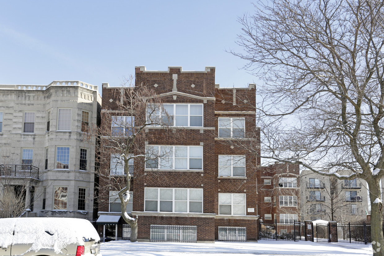 Primary Photo - Kenwood Apartments