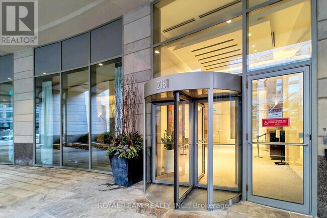 Photo du bâtiment - 2181 Yonge St