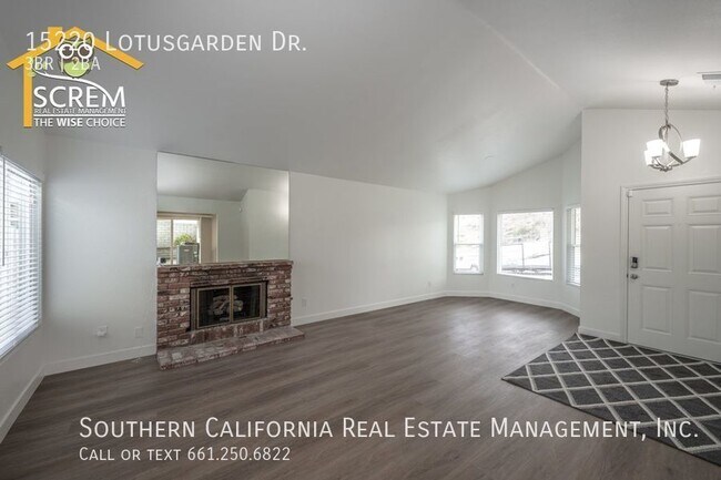 Building Photo - Three Bedroom Pool Home in Canyon Country