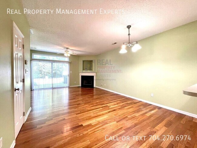 Building Photo - Nice 2BR/2.5BA Townhouse in Towne Meadows ...