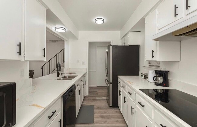 Building Photo - 2133 Fleur de Lis Ct