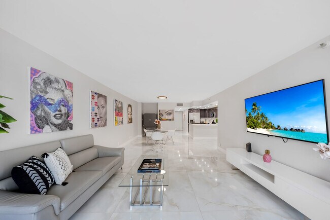 Foto del edificio - 1717 N Bayshore Dr