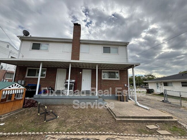 Foto del edificio - 810-812 N University Blvd