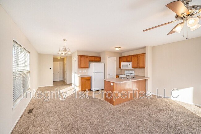 Building Photo - 9120 N Helena Ave