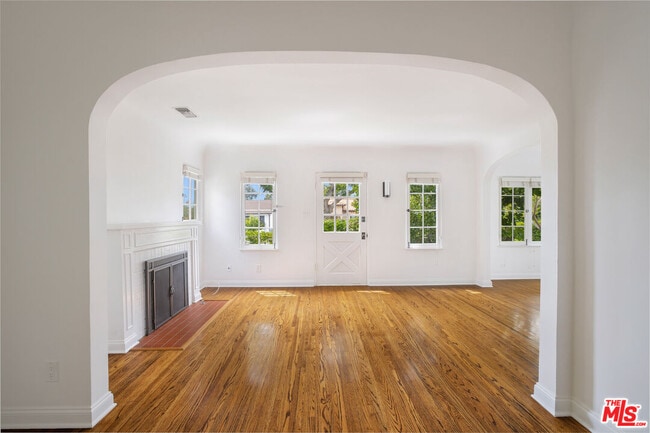 Building Photo - 866 Fiske St