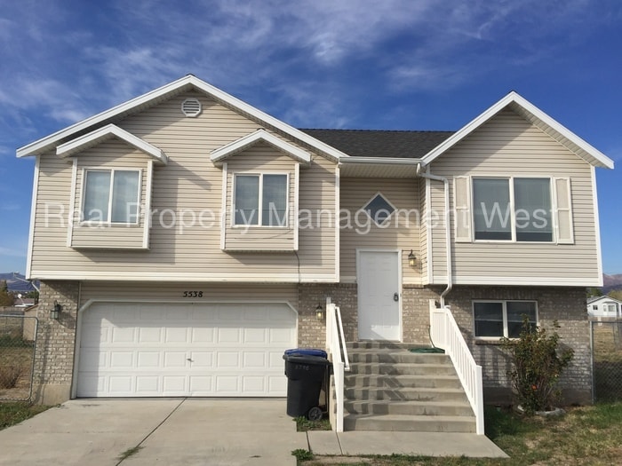 Foto principal - 5538 W Sunbury Pl
