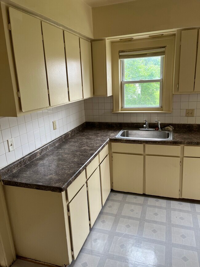 Building Photo - 34 W Cicotte St