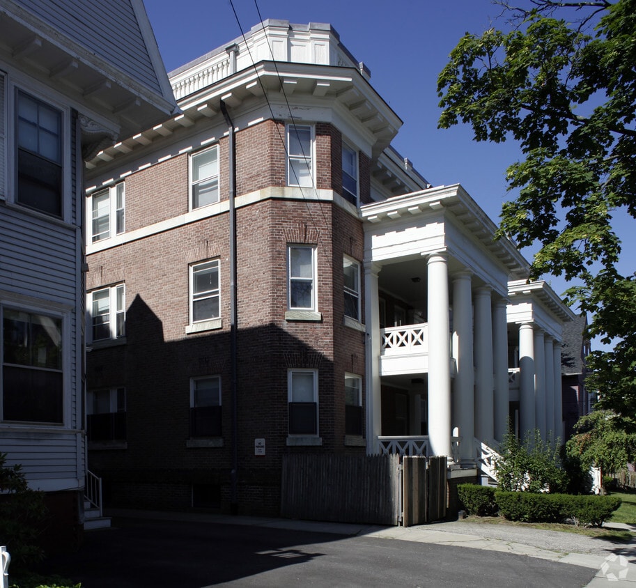 Primary Photo - 165-167 Lloyd Ave
