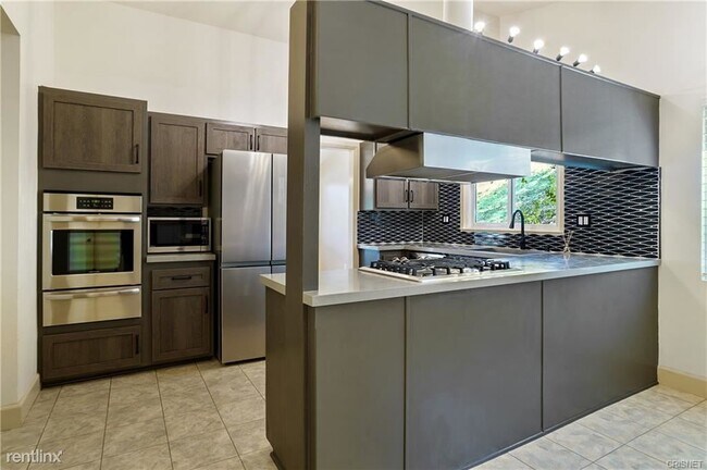 Building Photo - 4 br, 3 bath House - 20601 Aetna St