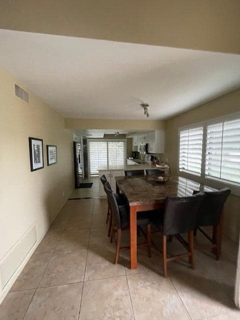 Building Photo - 2348 Los Coyotes Dr