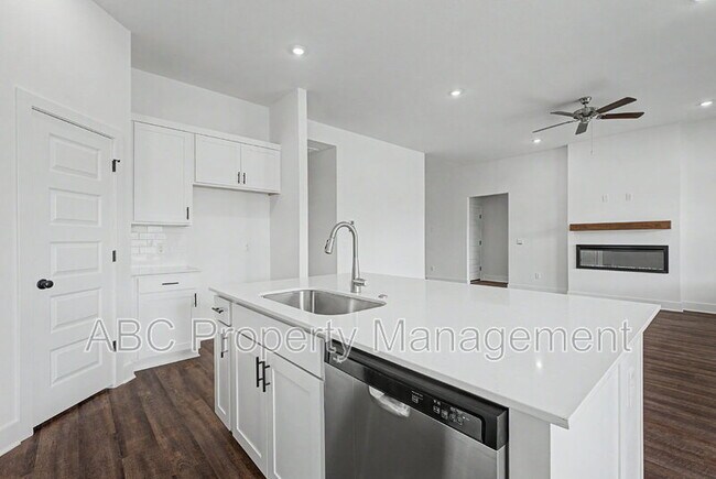 Foto del edificio - 512 W Canada Dr