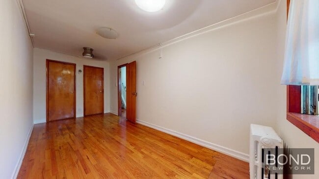 Building Photo - 325 W 88th St
