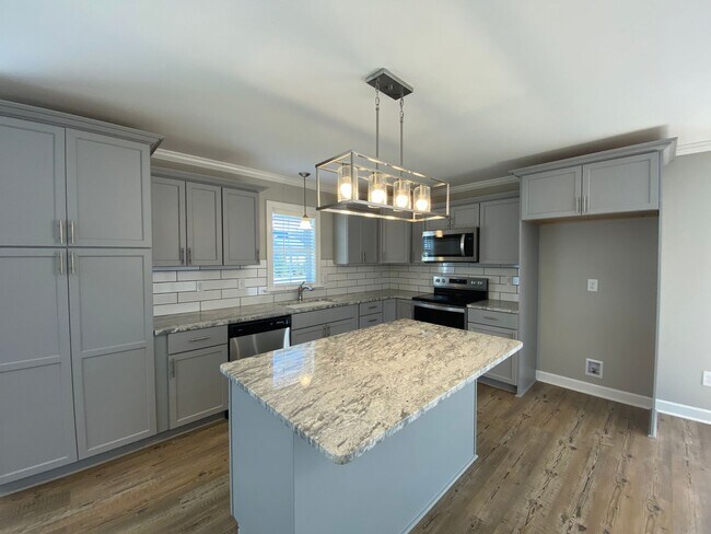 Building Photo - 189 Summerlyn Dr