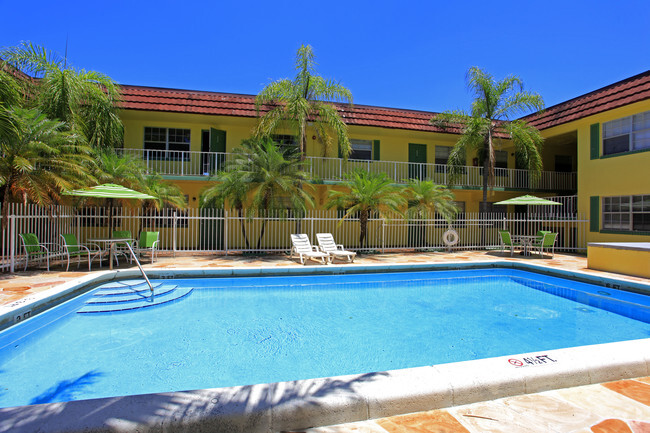 Piscina de natación - Fairview Apartments