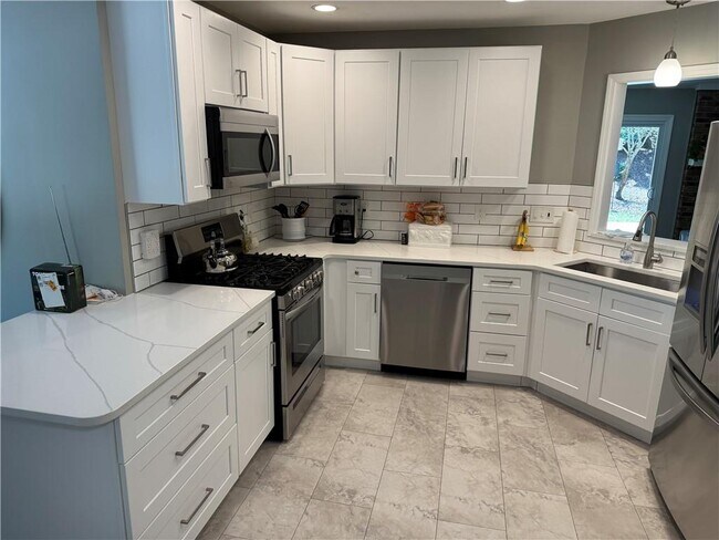 Foto del edificio - 4148 Fawn Ct NE