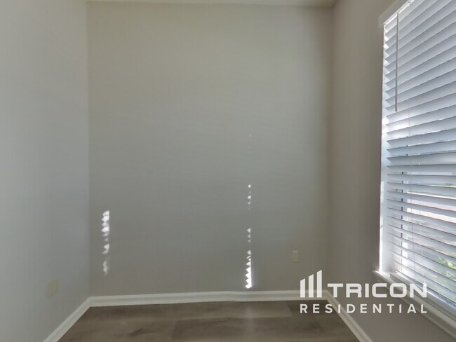 Foto del edificio - 2877 Centerwood Dr N