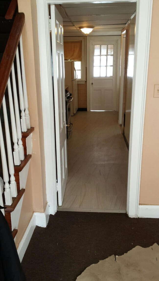 KITCHEN HALLWAY - 3062 Alabama Rd