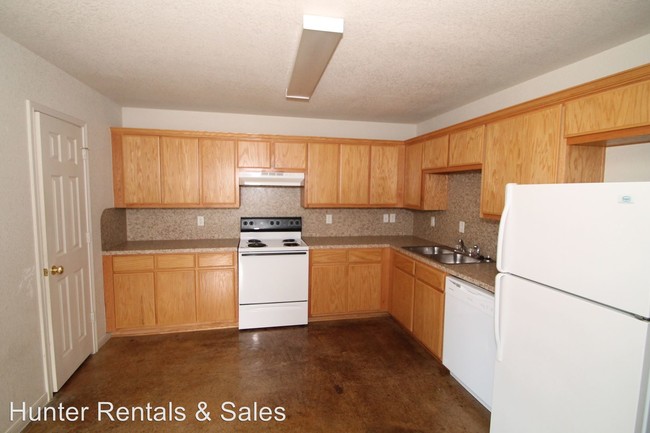 Building Photo - 4106 Primrose Dr
