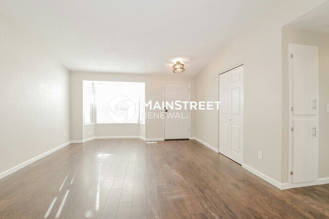 Foto del edificio - 4 Bedroom Pet-Friendly Home in PUYALLUP, WA with Main Street Renewal