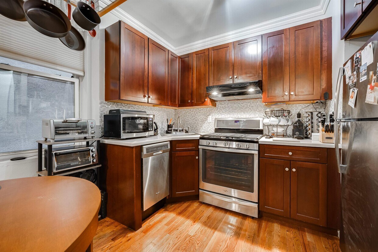 Primary Photo - 601 Monroe St