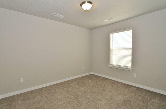 Foto del edificio - Spacious Home w/Open Floor-Plan