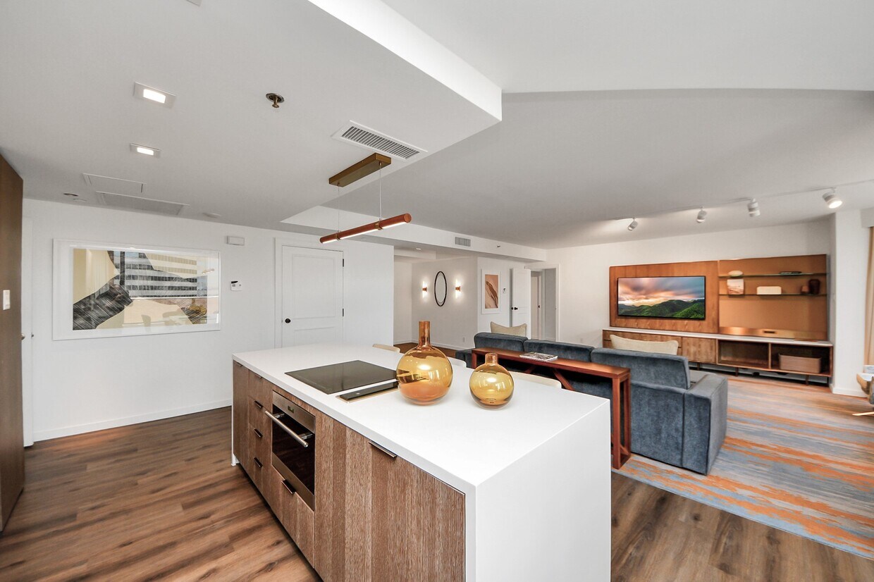 Primary Photo - 1300 Lamar St