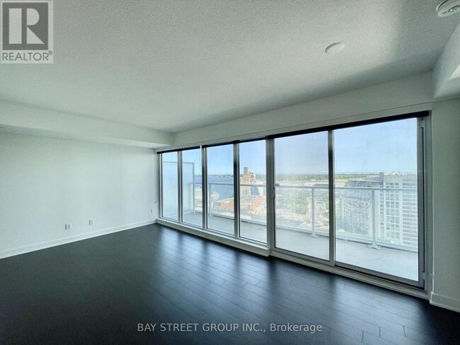 Photo du bâtiment - 19 Bathurst St