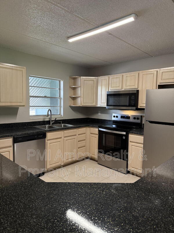 Foto del edificio - 2812 Somerset Park Dr