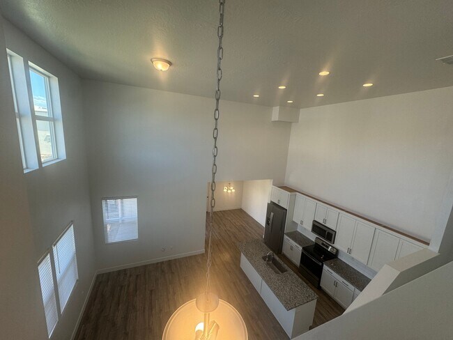 Building Photo - 662 Rosa Ln