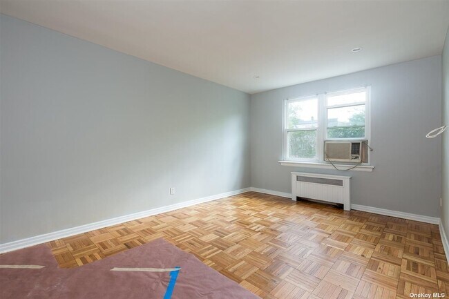 Building Photo - 275 Maple Ave