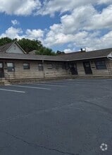 Building Photo - 575 N Walnut St