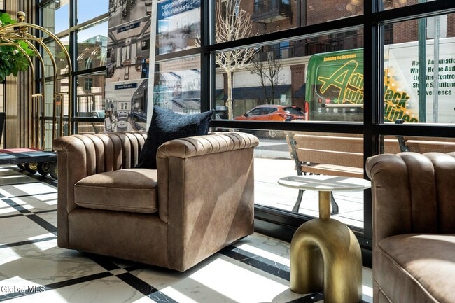 Building Photo - 19 Washington St