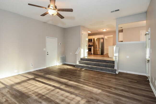 Foto del edificio - 1365 Lywellen Ct