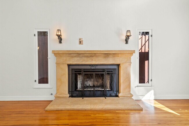 Building Photo - 2221 Walgrove Ave