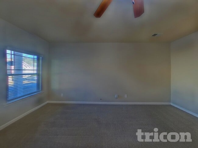 Building Photo - 207 Stillwood Dr