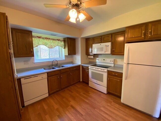 Kitchen - 835 S Dwyer Ave