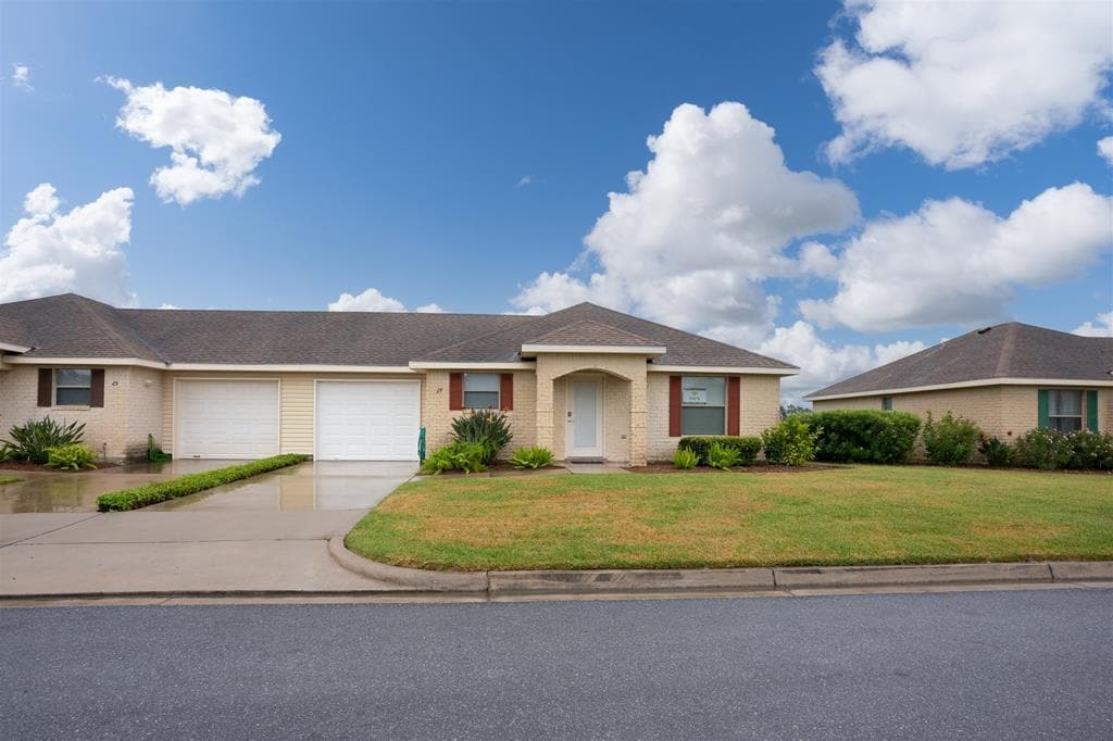 27 Augusta W, Laguna Vista, TX 78578 Townhouse for Rent in Laguna