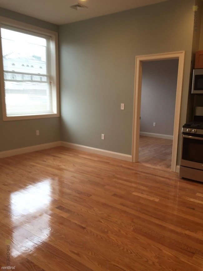 Building Photo - 3 br, 1 bath  - 337 Moody St