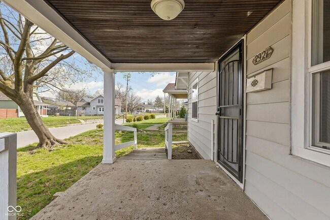 Foto del edificio - 2921 E Brookside Ave