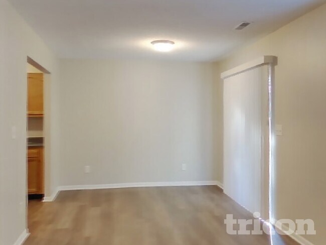 Foto del edificio - 9225 Dry Creek Dr