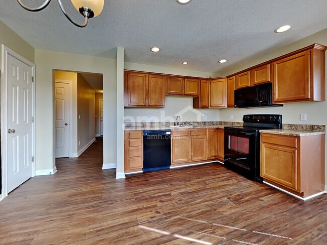 Foto del edificio - 8133 Darlene Ter