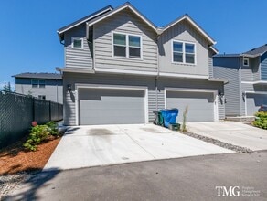 Building Photo - 3307 E 36th Ct