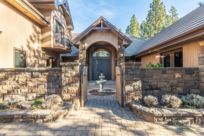 Foto del edificio - 61725 Broken Top Dr