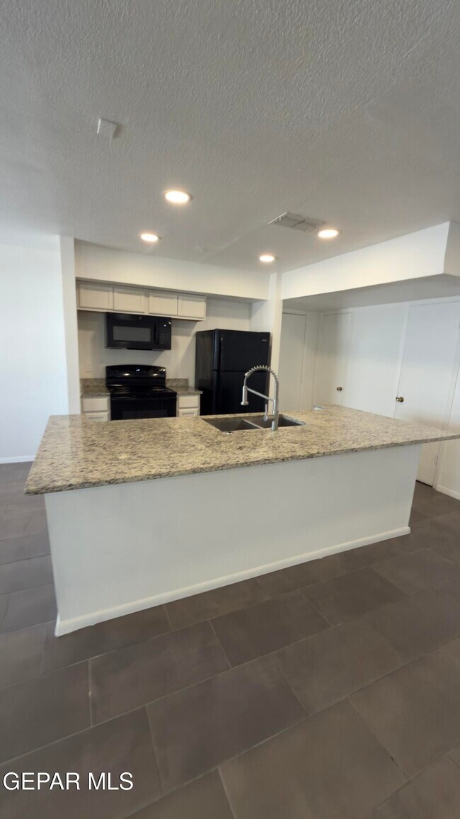 Foto del edificio - 101 3 N Trevino Rd