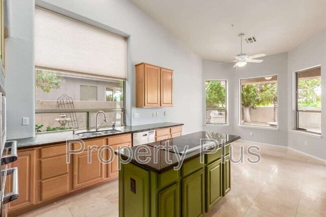 Building Photo - 12591 E Paradise Dr