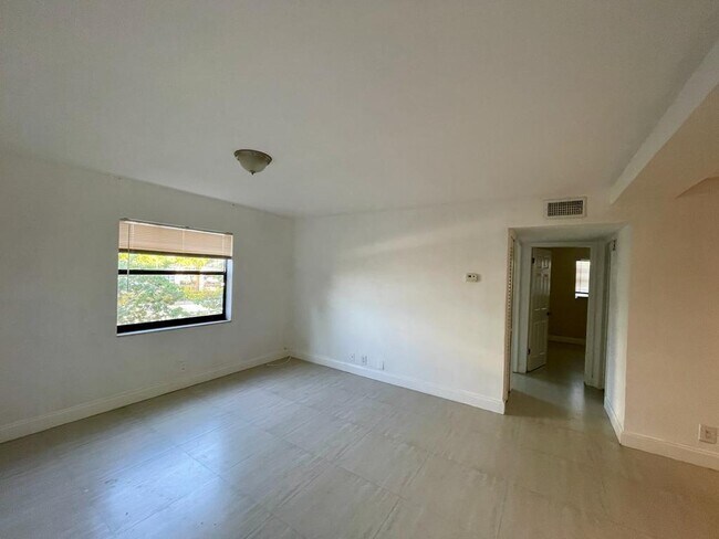 Foto del edificio - 607 NE 29th Dr