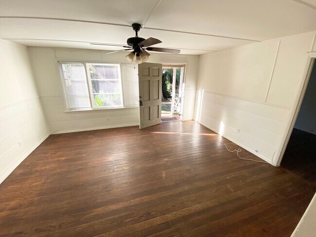 Foto del edificio - Stunning one bedroom one bath located on pch!