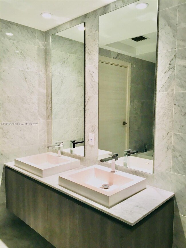 Foto del edificio - 801 S Miami Ave