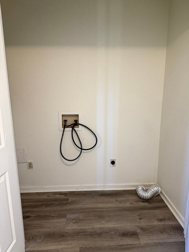 Building Photo - 108 Suzanne Cir