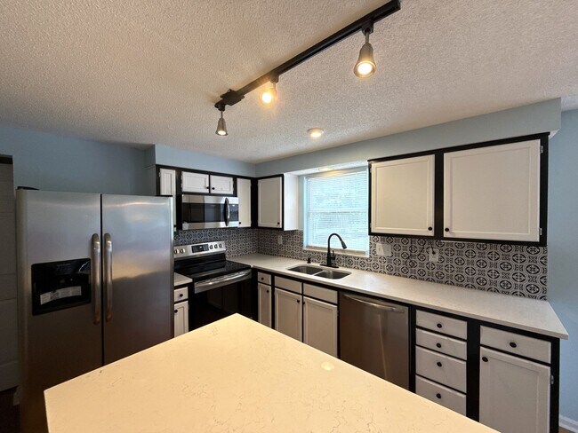 Foto del edificio - 3-Bedroom Home Close to Ballantyne!